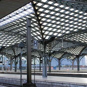 Projektowanie wnętrza restauracji: Sztuka tworzenia niezapomnianych przestrzeni dla gości